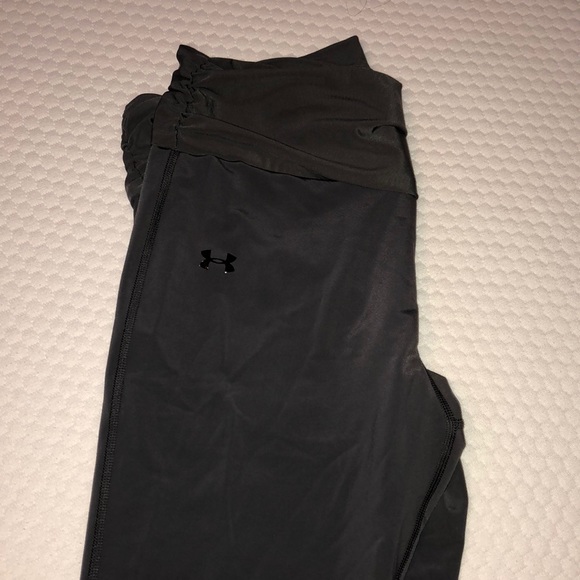 UNDER ARMOUR HEAT GEAR  cropped pants EUC - Picture 6 of 6